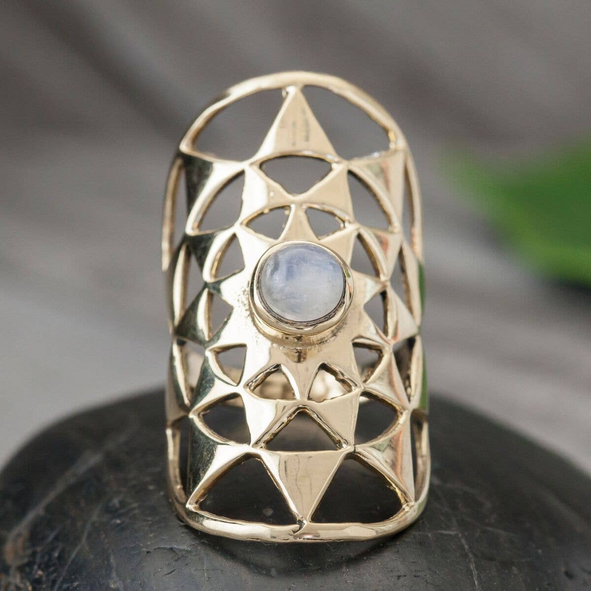 Baizaar - Geometric Stone Shield Ring