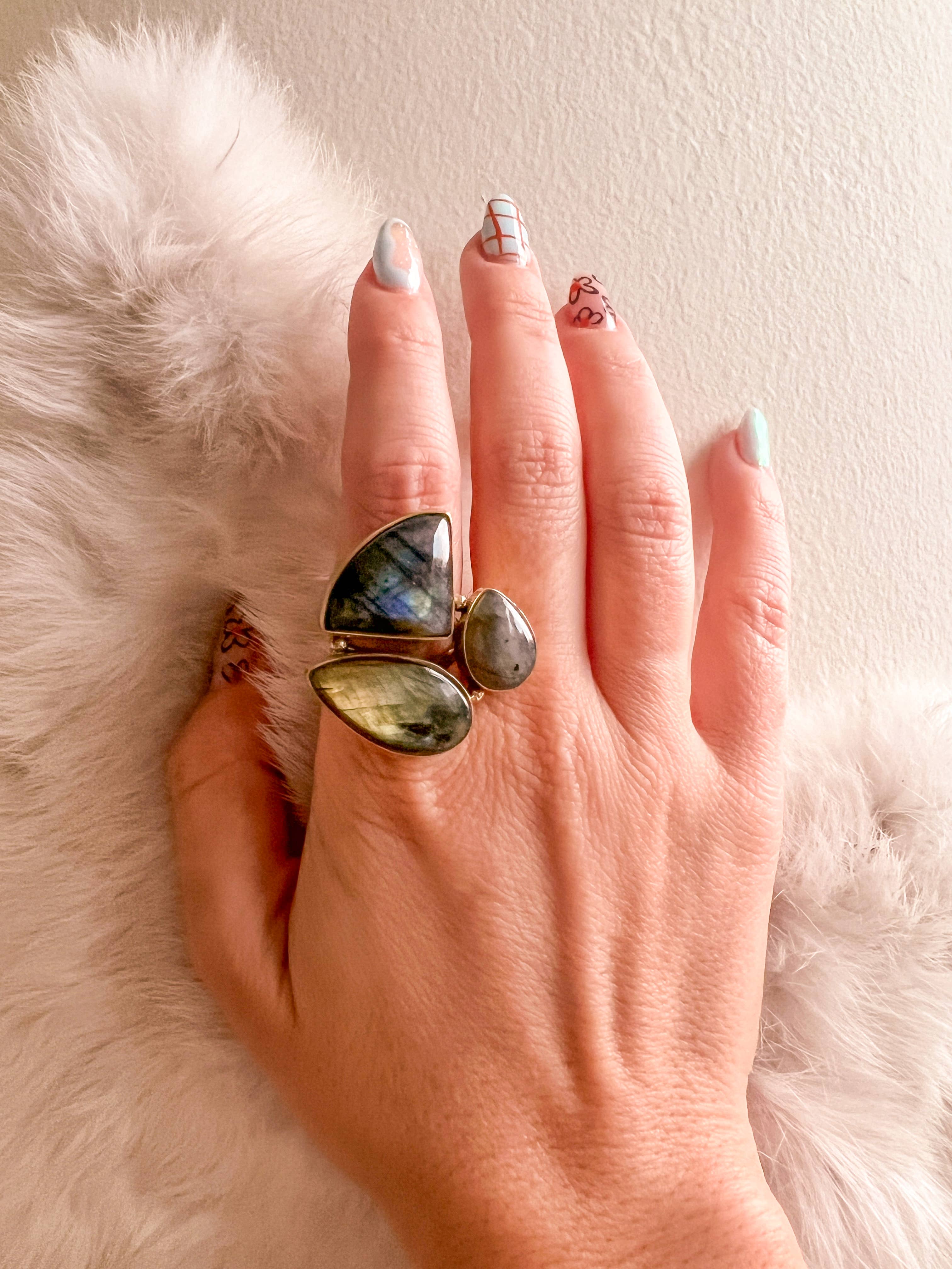 Baizaar - Natural Stone Cluster Brass Ring with Labradorite Stones