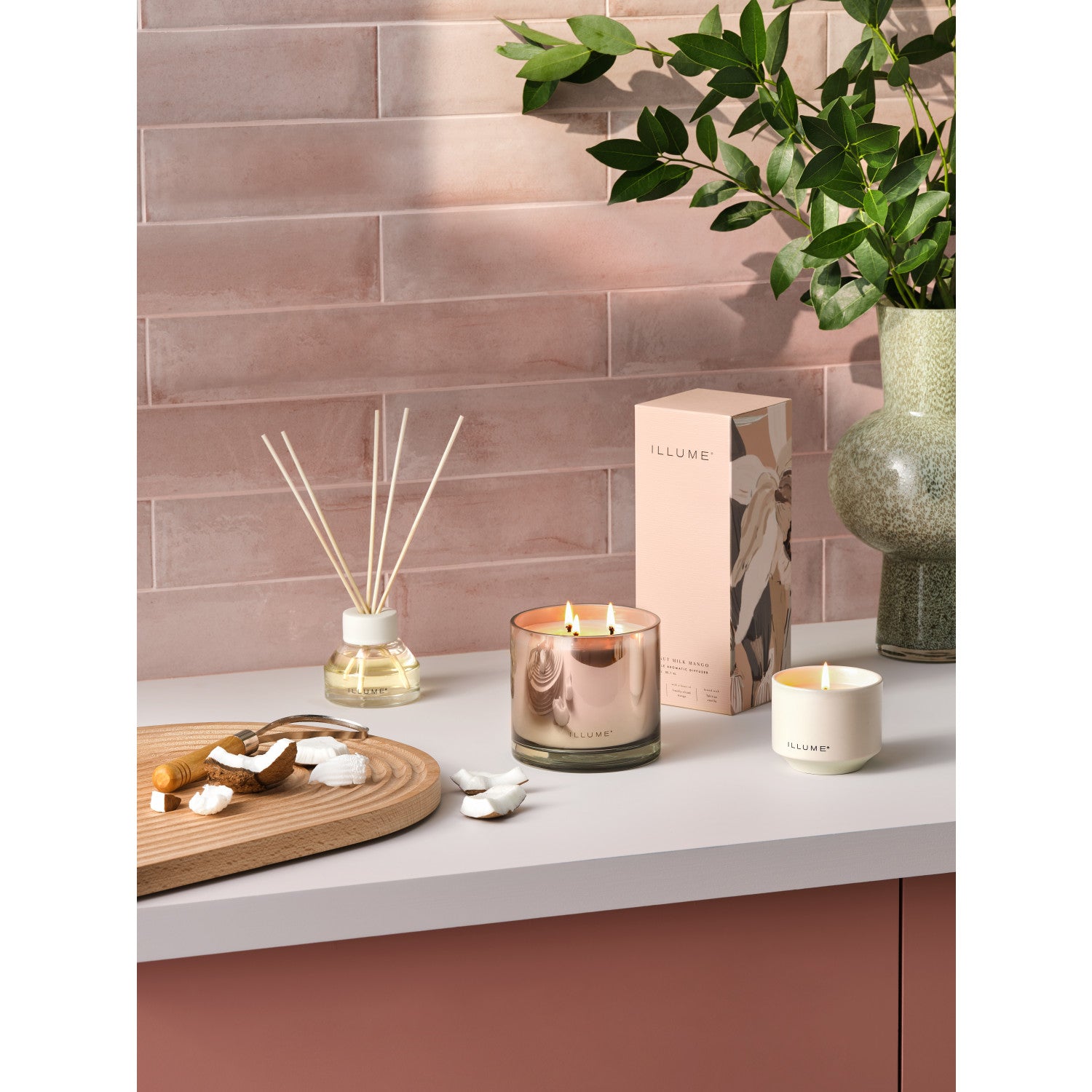 Coconut Milk Mango Boxed Glass Illume Candle
