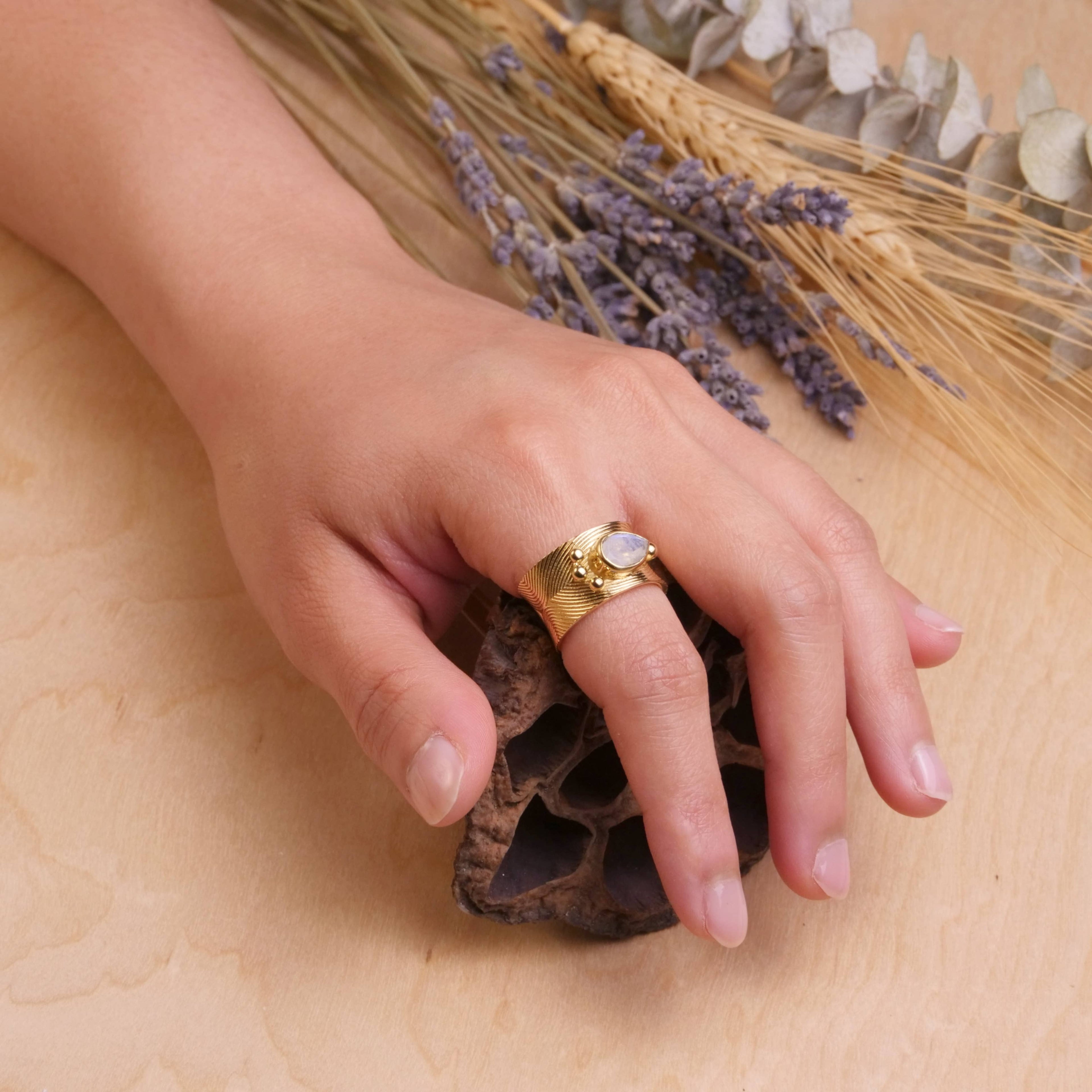 Baizaar - Moonstone Ripple Ring