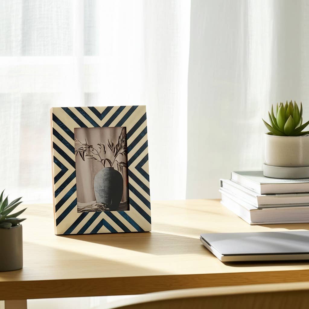 4x6 in. Picture Frame - Blue/White Resin Chevron Striped