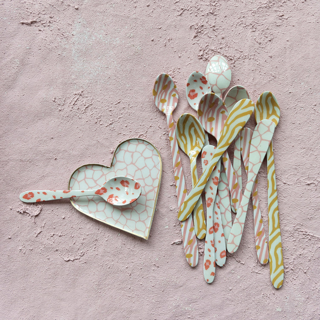 4-1/4"L x 4"W Enameled Metal